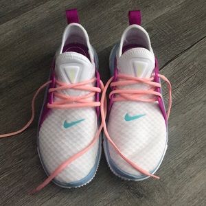 Nike Acalme Sneakers